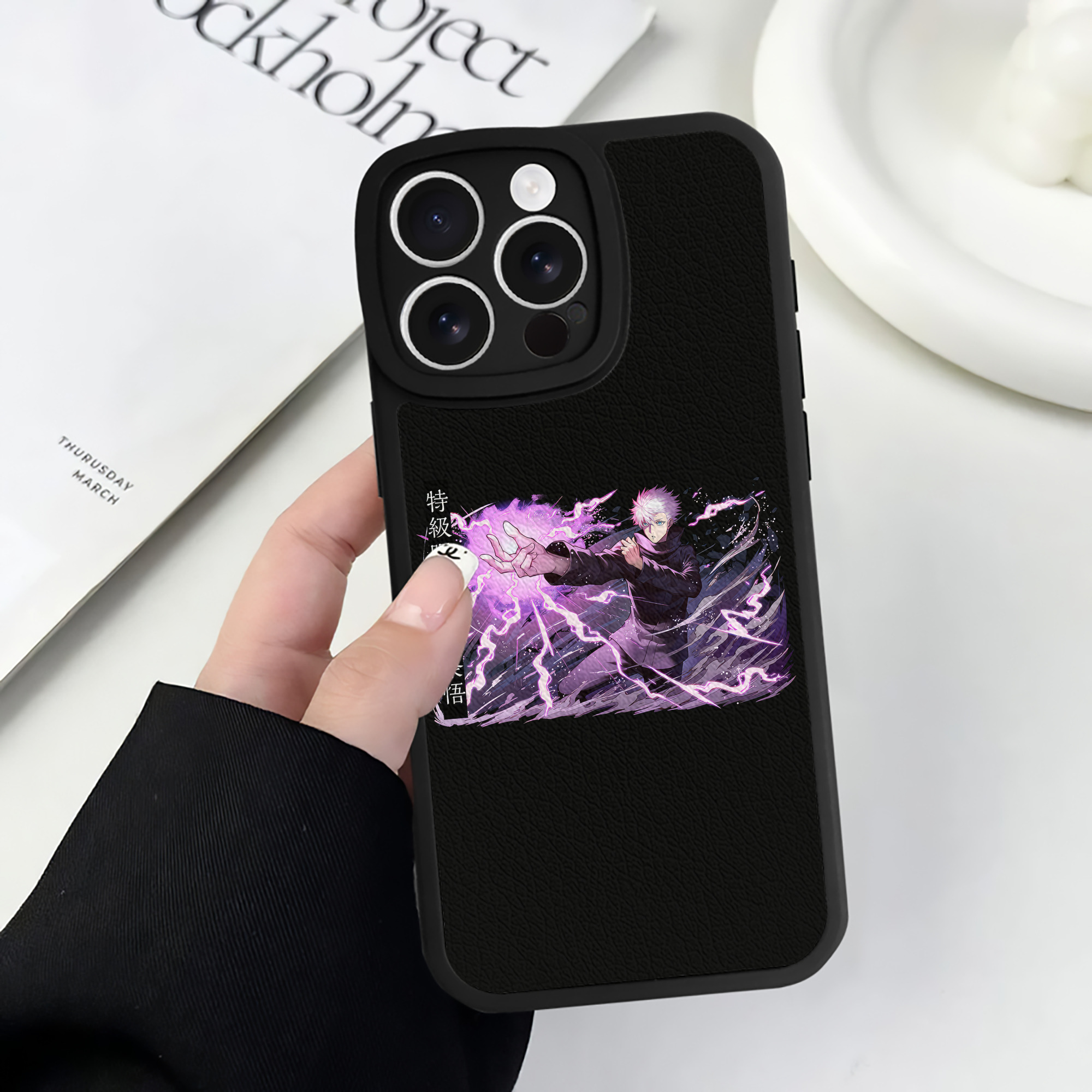 （画像用） 呪術廻戦 Jujutsu Kaisen 【iPhone 16シリーズ対応】シリコンスマホケース（レザー調） 材質：シリコン